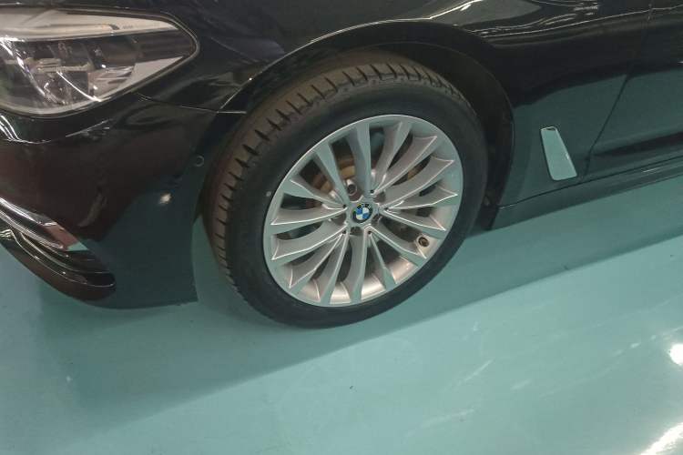 Used BMW 5 Series 2020 530Li Leading Edition Luxury Package Left Front Wheel Hub