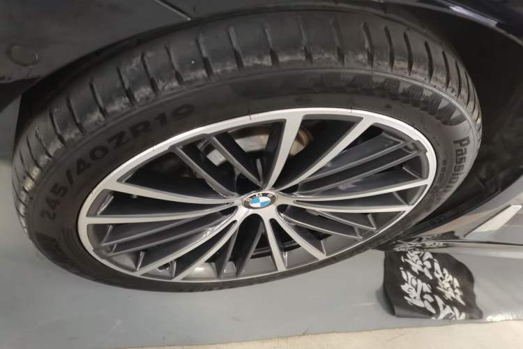 Used BMW 5 Series 2020 530Li Luxury Edition M Sport Package Left Front Wheel Hub