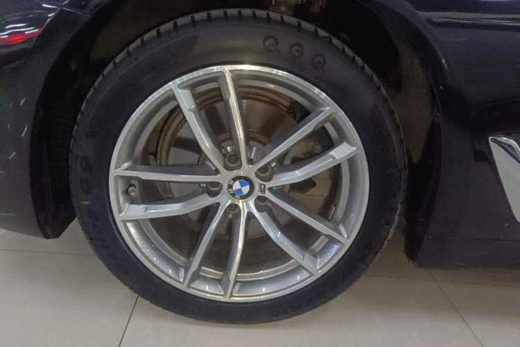 Used BMW 5 Series 2020 525Li M Sport Package Left Front Wheel Hub