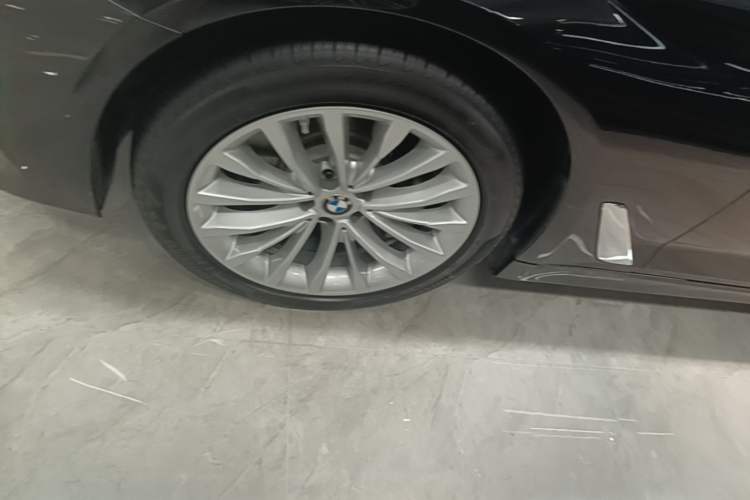 Used BMW 5 Series 2020 530Li Luxury Edition Premium Package Left Front Wheel Hub