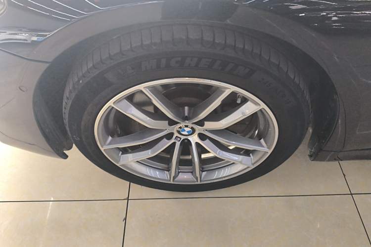 Used BMW 5 Series 2020 525Li M Sport Package Left Front Wheel Hub