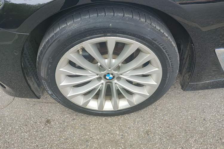 Used BMW 5 Series 2020 530Li Leading Edition Luxury Package Left Front Wheel Hub