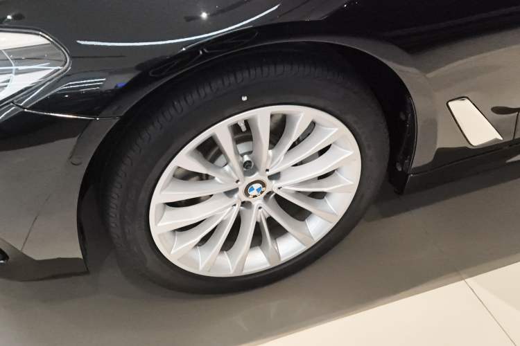Used BMW 5 Series 2020 530Li Luxury Edition Premium Package Left Front Wheel Hub