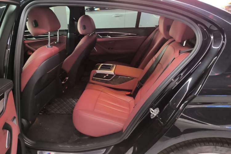 Used BMW 5 Series 2020 530Li Luxury Edition M Sport Package Left Rear Seat