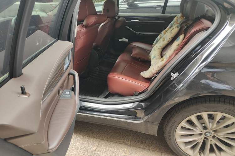 Used BMW 5 Series 2020 530Li Leading Edition Luxury Package Left Rear Seat