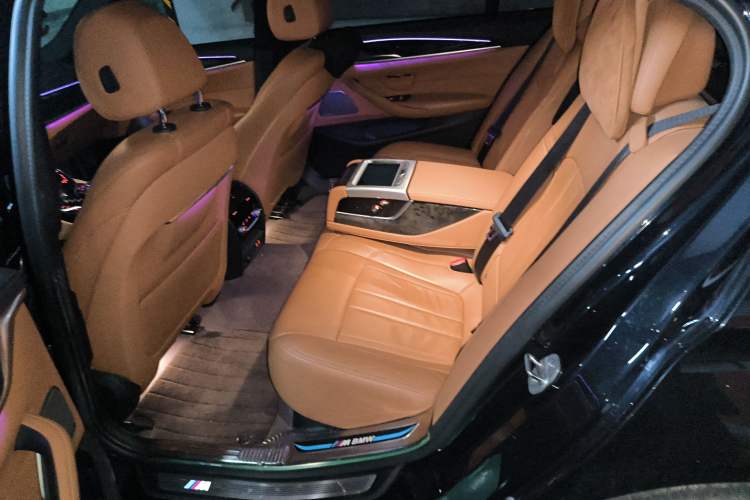 Used BMW 5 Series 2020 530Li Luxury Edition M Sport Package Left Rear Seat