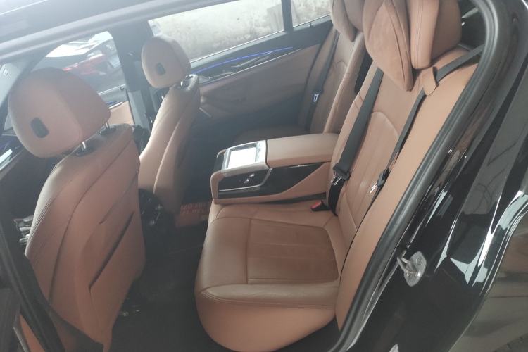 Used BMW 5 Series 2020 530Li Luxury Edition M Sport Package Left Rear Seat