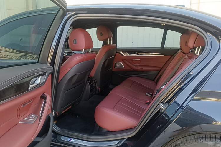 Used BMW 5 Series 2020 530Li Leading Model M Sport Package Left Rear Seat