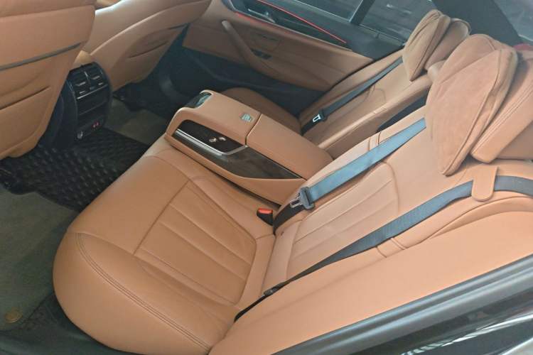 Used BMW 5 Series 2020 530Li Leading Model M Sport Package Left Rear Seat