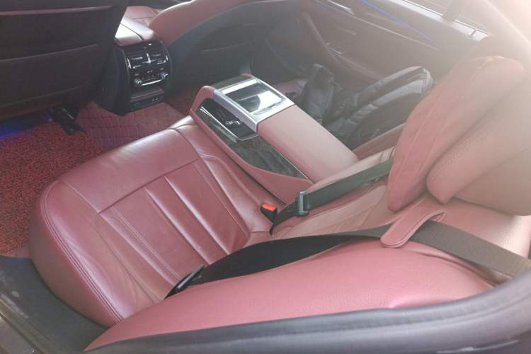 Used BMW 5 Series 2020 530Li Luxury Edition M Sport Package Left Rear Seat