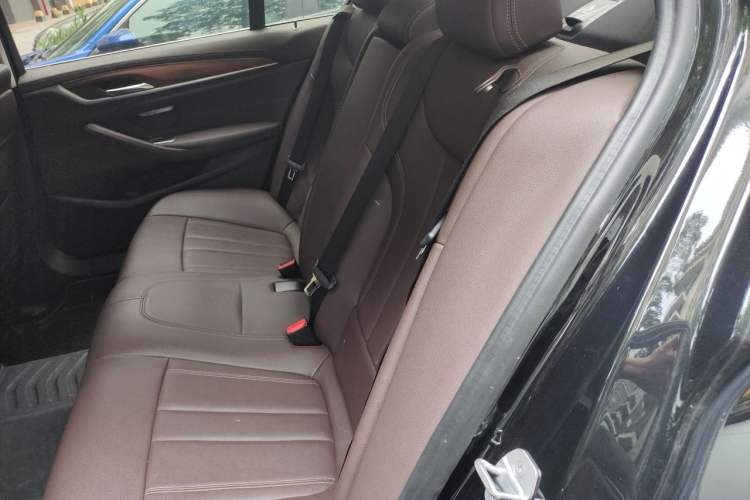 Used BMW 5 Series 2020 525Li Luxury Package Left Rear Seat