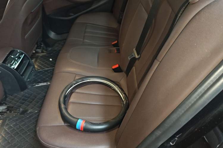Used BMW 5 Series 2020 525Li Luxury Package Left Rear Seat