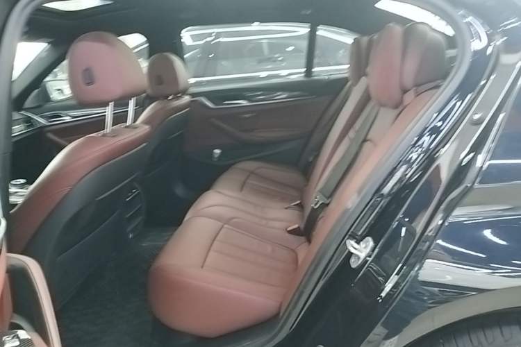 Used BMW 5 Series 2020 530Li Leading Model M Sport Package Left Rear Seat