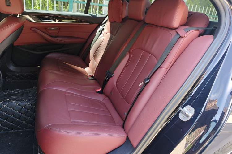 Used BMW 5 Series 2020 530Li Leading Model M Sport Package Left Rear Seat
