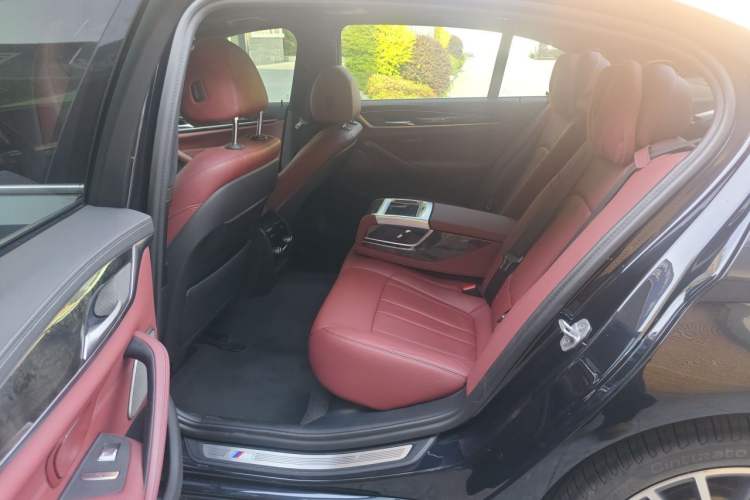 Used BMW 5 Series 2020 530Li Luxury Edition M Sport Package Left Rear Seat