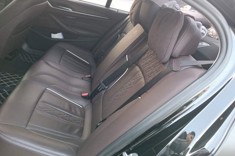 Used BMW 5 Series 2020 530Li Leading Edition Luxury Package Left Rear Seat