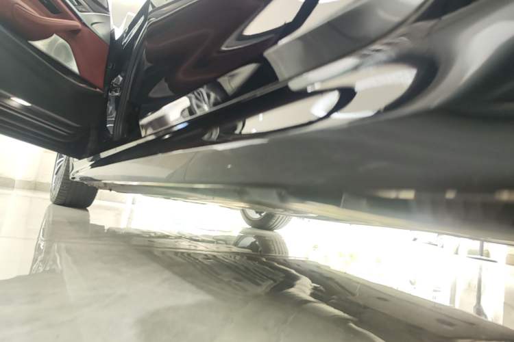 Used BMW 5 Series 2020 530Li Luxury Edition M Sport Package Left Side Sill