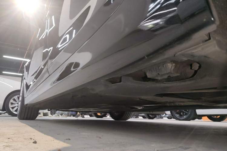 Used BMW 5 Series 2020 525Li Luxury Package Left Side Sill