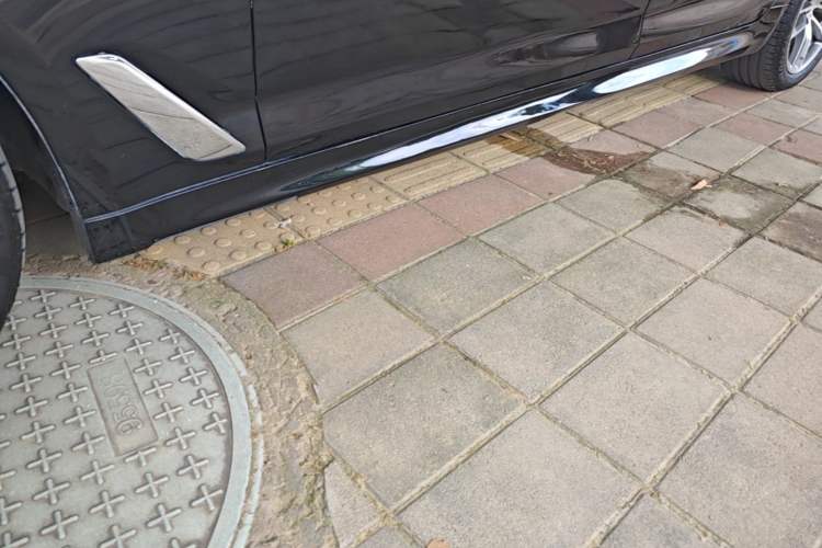 Used BMW 5 Series 2020 525Li M Sport Package Left Side Sill