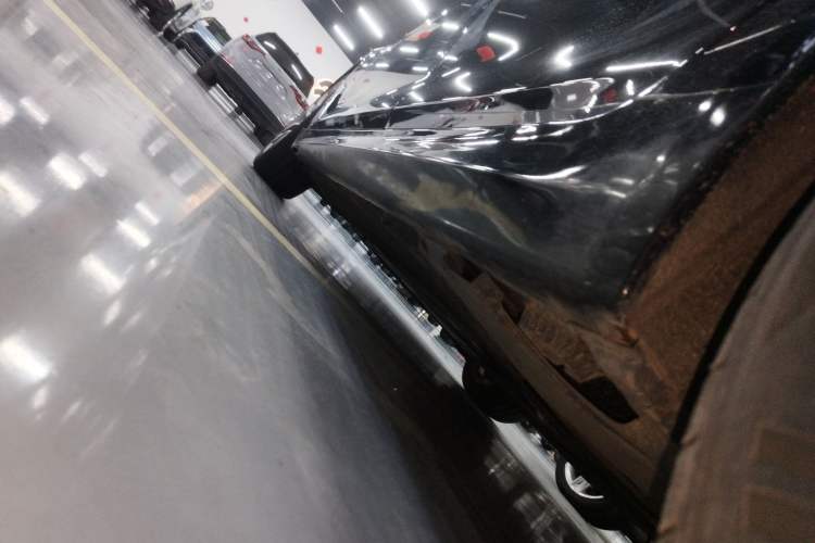 Used BMW 5 Series 2020 525Li M Sport Package Left Side Sill