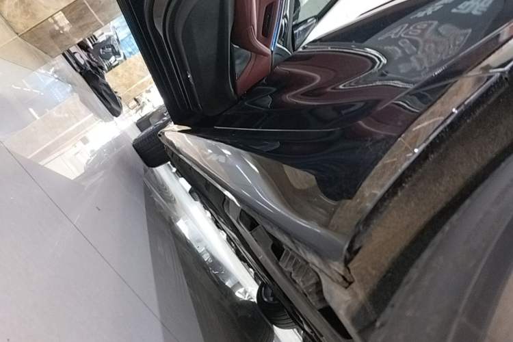 Used BMW 5 Series 2020 530Li Leading Model M Sport Package Left Side Sill