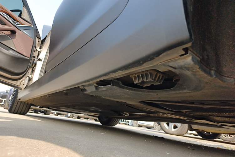 Used BMW 5 Series 2020 525Li Luxury Package Left Side Sill