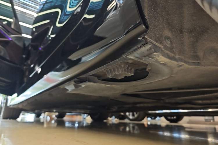 Used BMW 5 Series 2020 530Li Executive Luxury Package Left Side Sill