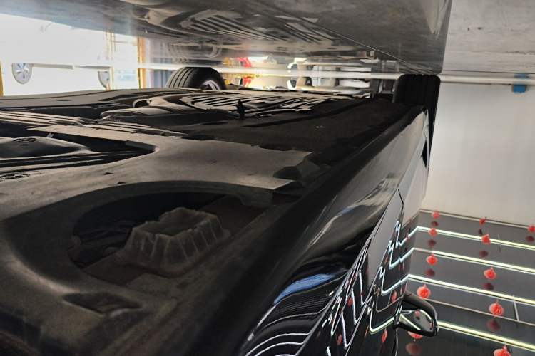 Used BMW 5 Series 2020 525Li M Sport Package Left Side Sill