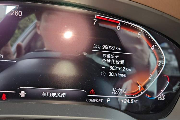 Used BMW 5 Series 2020 525Li Luxury Package Odometer Close Up