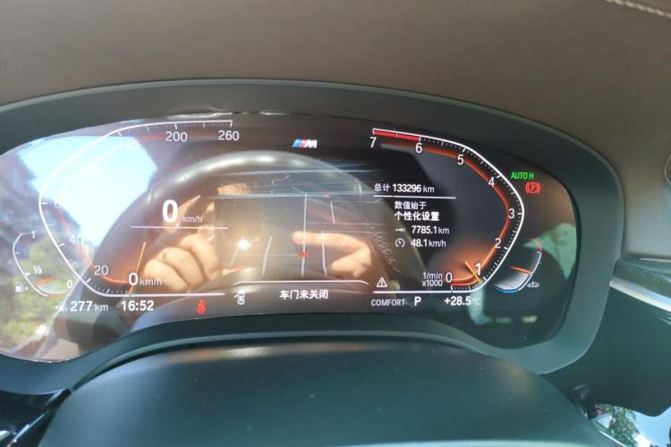 Used BMW 5 Series 2020 525Li M Sport Package Odometer Close Up