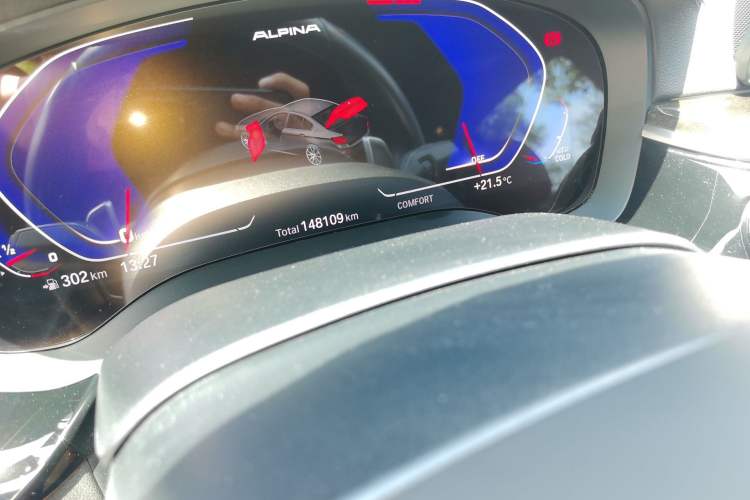 Used BMW 5 Series 2020 530Li Leading Model M Sport Package Odometer Close Up