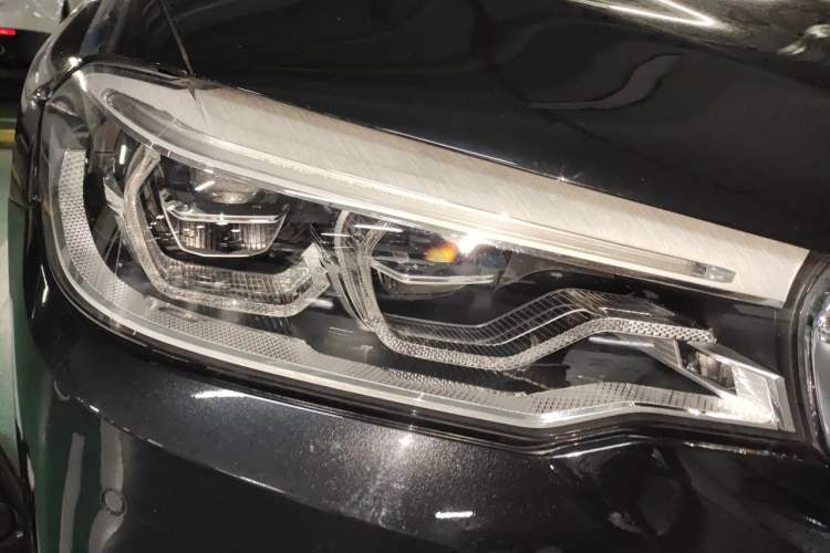 Used BMW 5 Series 2020 530Li Luxury Edition M Sport Package Right Front Headlight