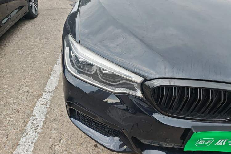 Used BMW 5 Series 2020 530Li Luxury Edition M Sport Package Right Front Headlight