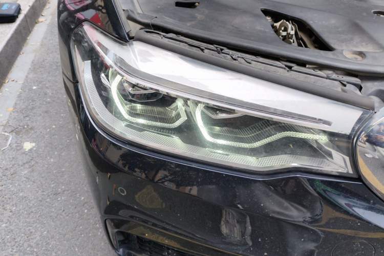Used BMW 5 Series 2020 530Li Luxury Edition M Sport Package Right Front Headlight