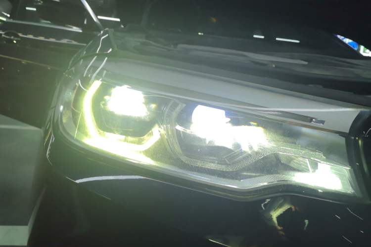 Used BMW 5 Series 2020 530Li Leading Model M Sport Package Right Front Headlight