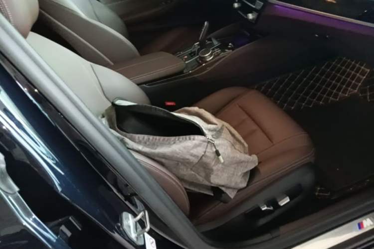 Used BMW 5 Series 2020 525Li M Sport Package Right Front Seat