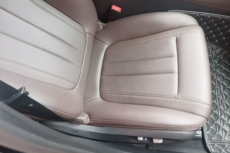 Used BMW 5 Series 2020 525Li Luxury Package Right Front Seat