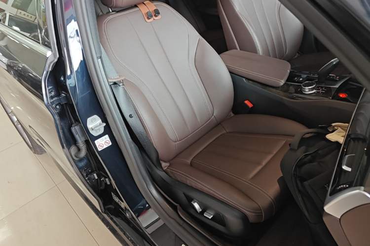 Used BMW 5 Series 2020 525Li M Sport Package Right Front Seat