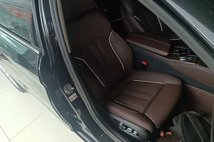 Used BMW 5 Series 2020 530Li Luxury Edition Premium Package Right Front Seat