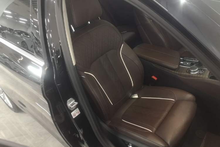 Used BMW 5 Series 2020 530Li Luxury Edition Premium Package Right Front Seat