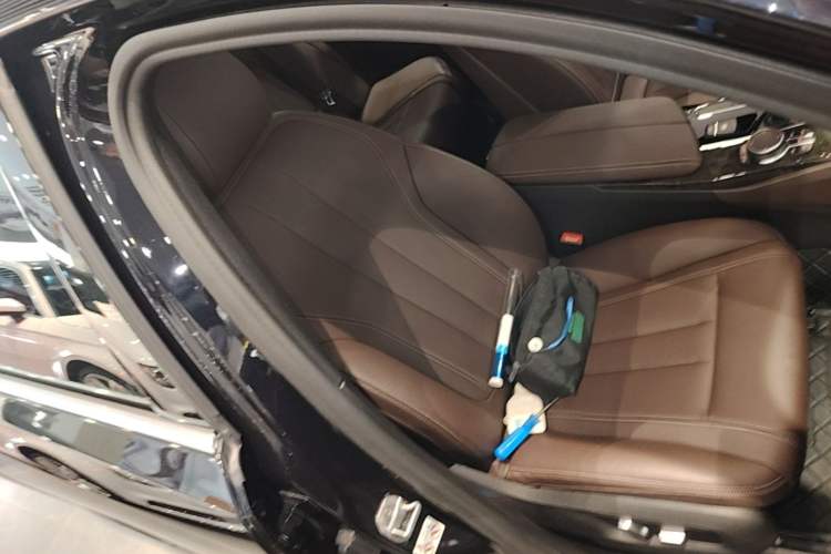 Used BMW 5 Series 2020 525Li M Sport Package Right Front Seat