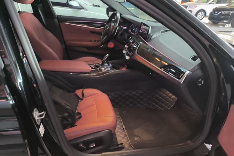 Used BMW 5 Series 2020 530Li Luxury Edition M Sport Package Right Front Seat