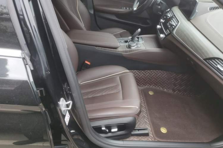 Used BMW 5 Series 2020 530Li Leading Edition Luxury Package Right Front Seat