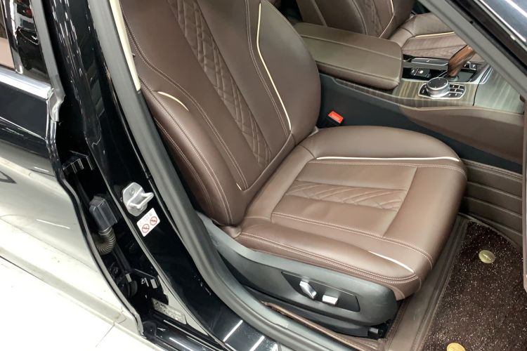 Used BMW 5 Series 2020 530Li xDrive Luxury Package Right Front Seat