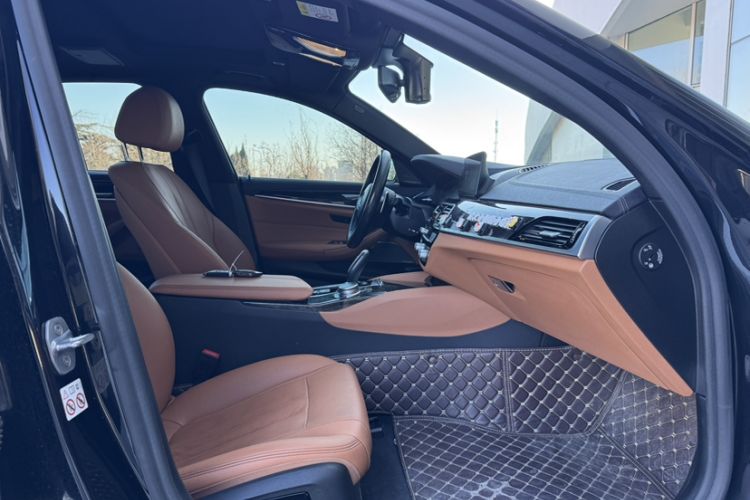 Used BMW 5 Series 2020 530Li Luxury Edition M Sport Package Right Front Seat