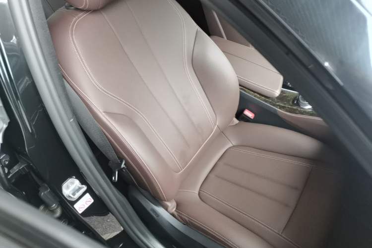 Used BMW 5 Series 2020 525Li M Sport Package Right Front Seat