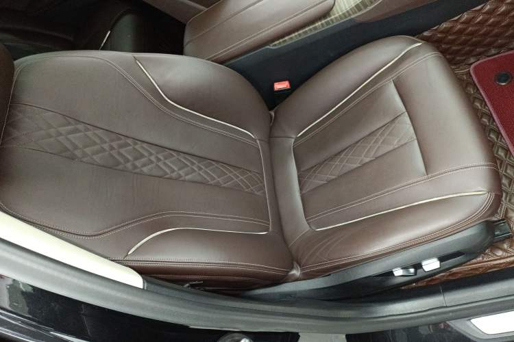 Used BMW 5 Series 2020 530Li Leading Edition Luxury Package Right Front Seat