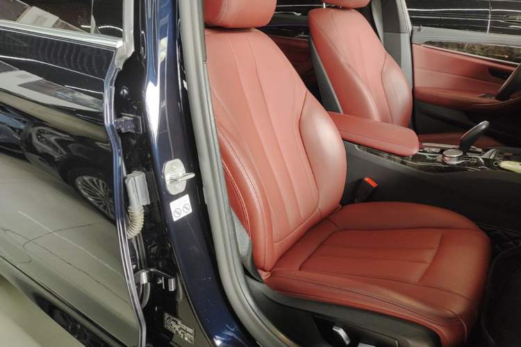 Used BMW 5 Series 2020 530Li Leading Model M Sport Package Right Front Seat