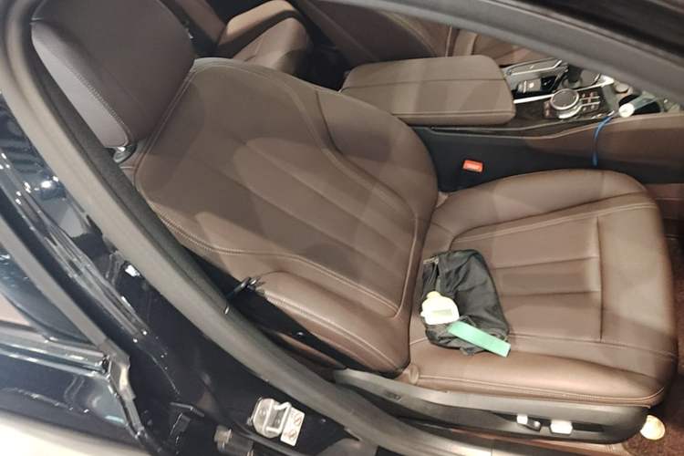 Used BMW 5 Series 2020 525Li M Sport Package Right Front Seat