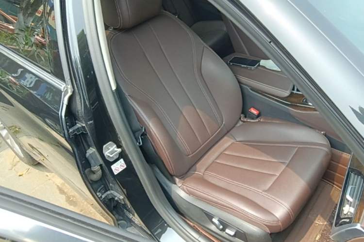 Used BMW 5 Series 2020 525Li Luxury Package Right Front Seat